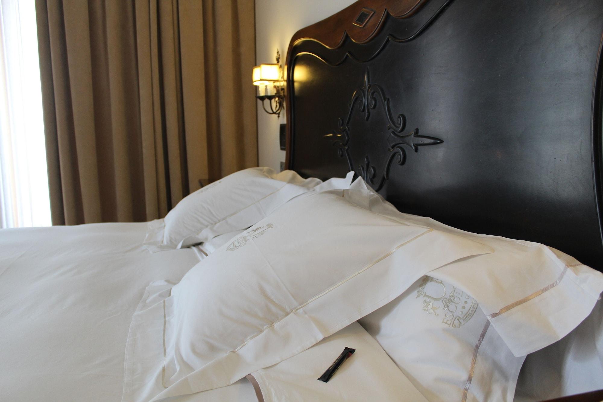 ホテル パソ ロス エスクドス スパ ＆ ビーチ ヴィーゴ エクステリア 写真 A bed with a duvet