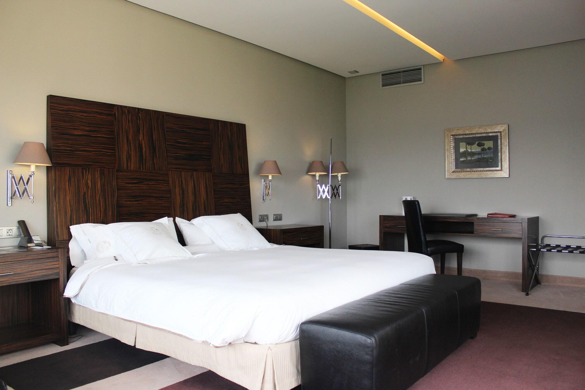 ホテル パソ ロス エスクドス スパ ＆ ビーチ ヴィーゴ エクステリア 写真 A room at the hotel