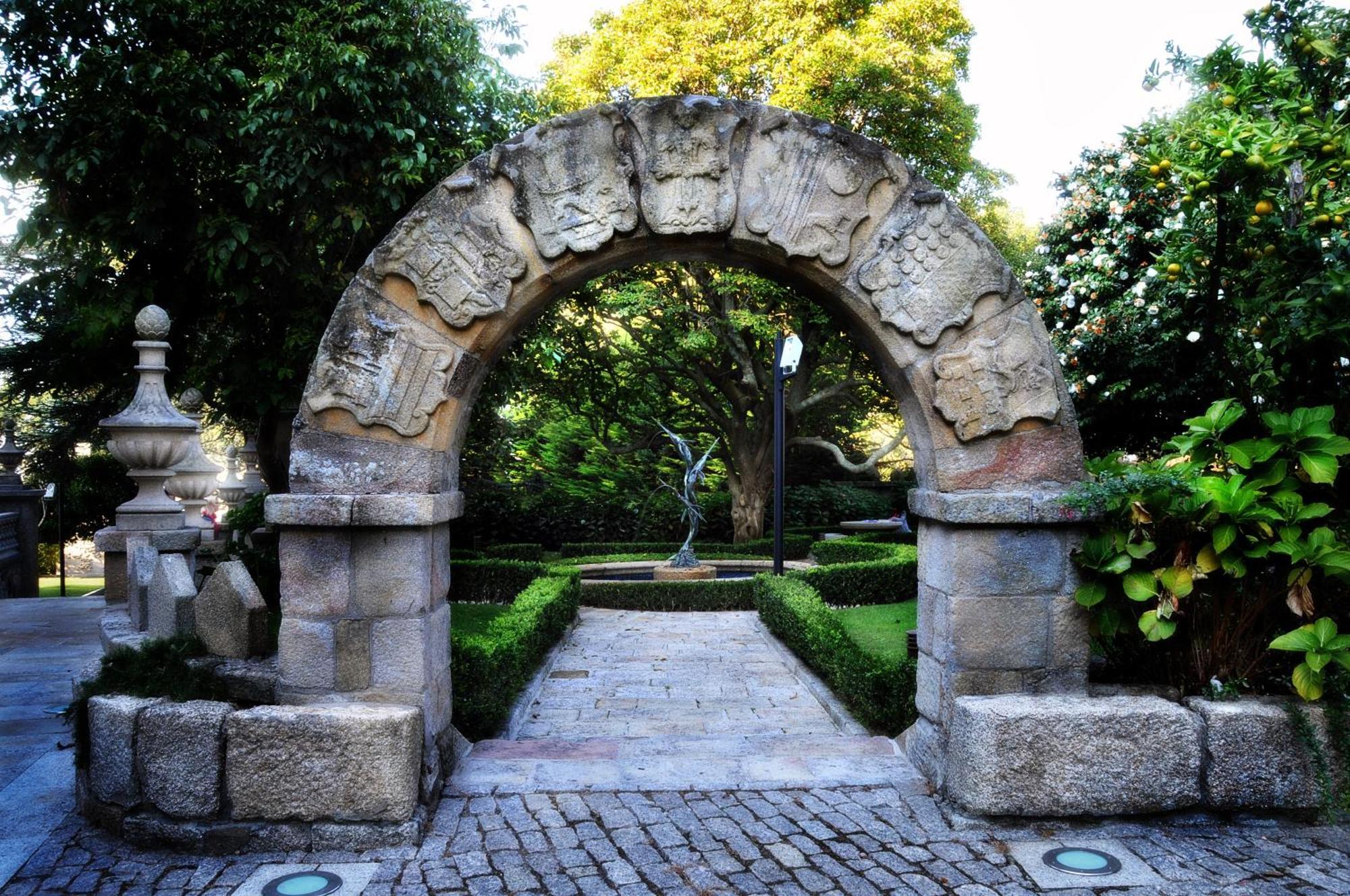 ホテル パソ ロス エスクドス スパ ＆ ビーチ ヴィーゴ エクステリア 写真 Entrance to the gardens